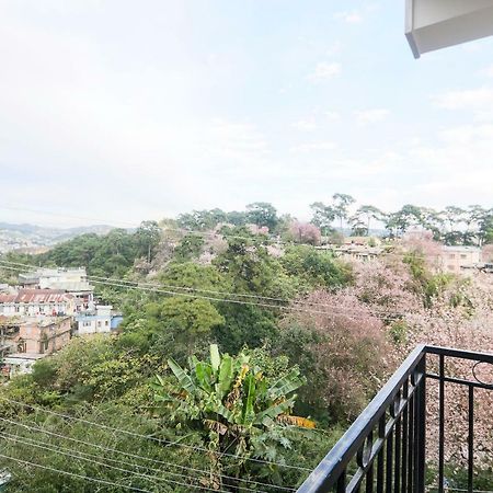 Nirvana Guest House 실롱 외부 사진